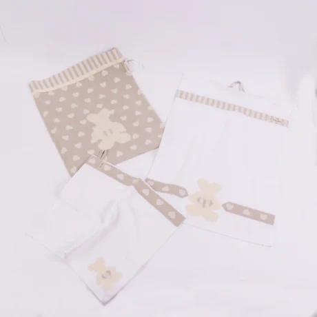 Set asilo neutro orso e cuori