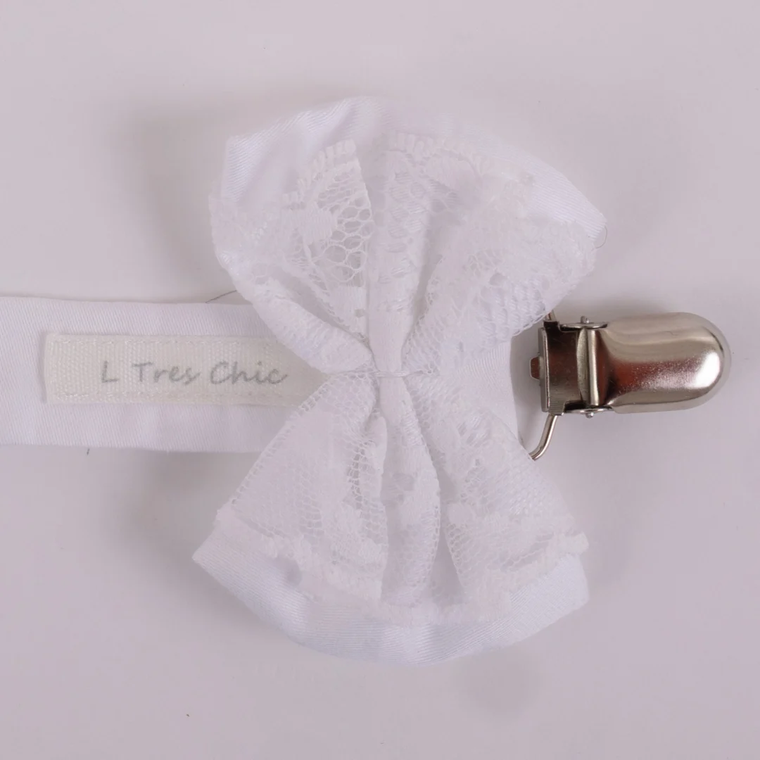 Catenella Portaciuccio bianca per battesimo con fiocco di pizzo Catenella Portaciuccio bianca per battesimo con fiocco di pizzo - immagine 2