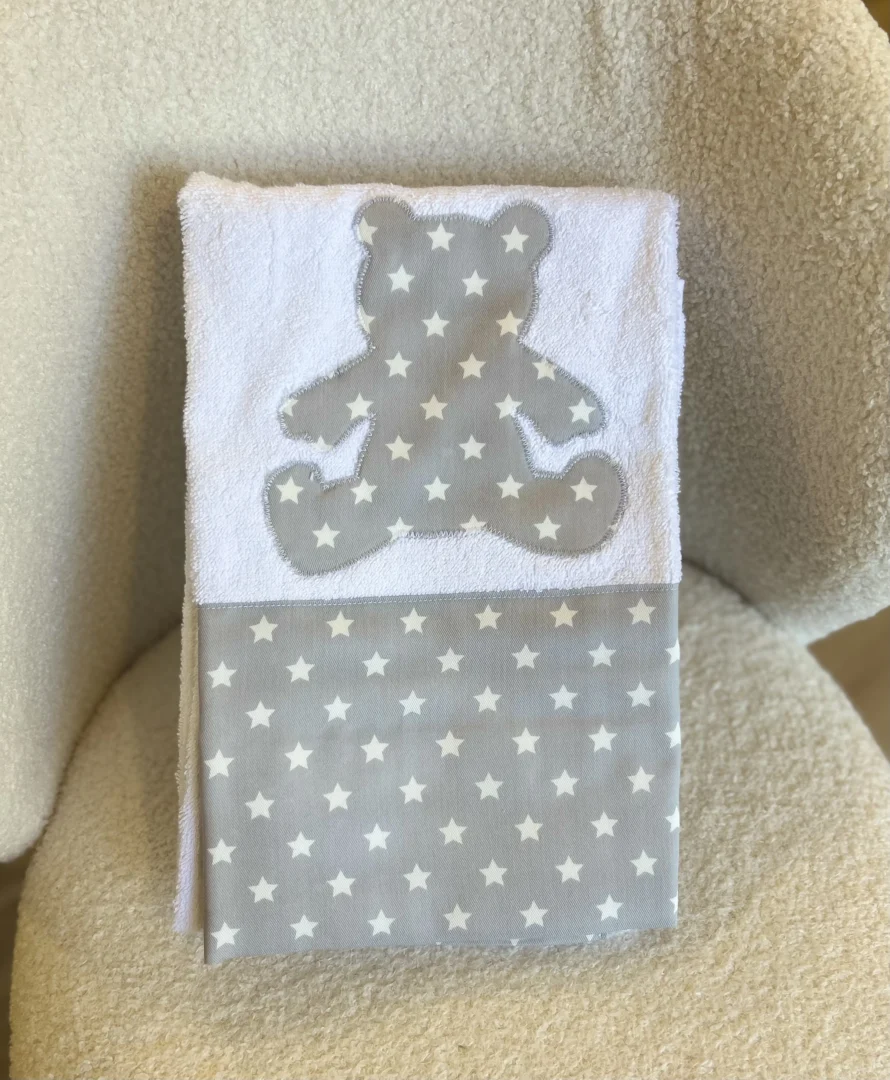 Asciugamano viso Orso a stelline ideale anche per il cambio pannolino Asciugamano viso Orso a stelline ideale anche per il cambio pannolino - immagine 2