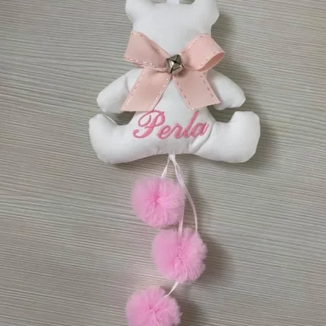 Orsetto con nome ricamato e pom pon
