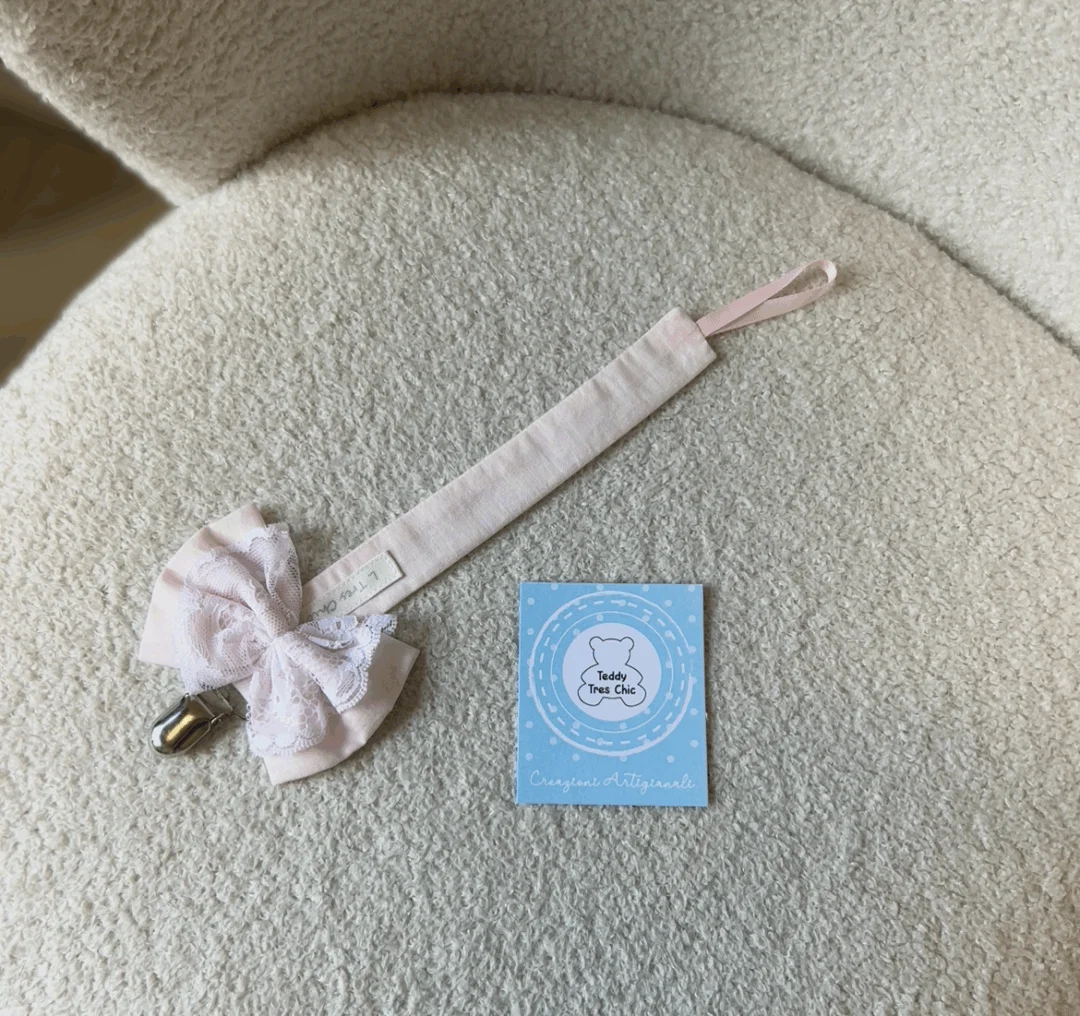 Catenella Portaciuccio rosa con fiocco pizzo Catenella Portaciuccio rosa con fiocco pizzo - immagine 4