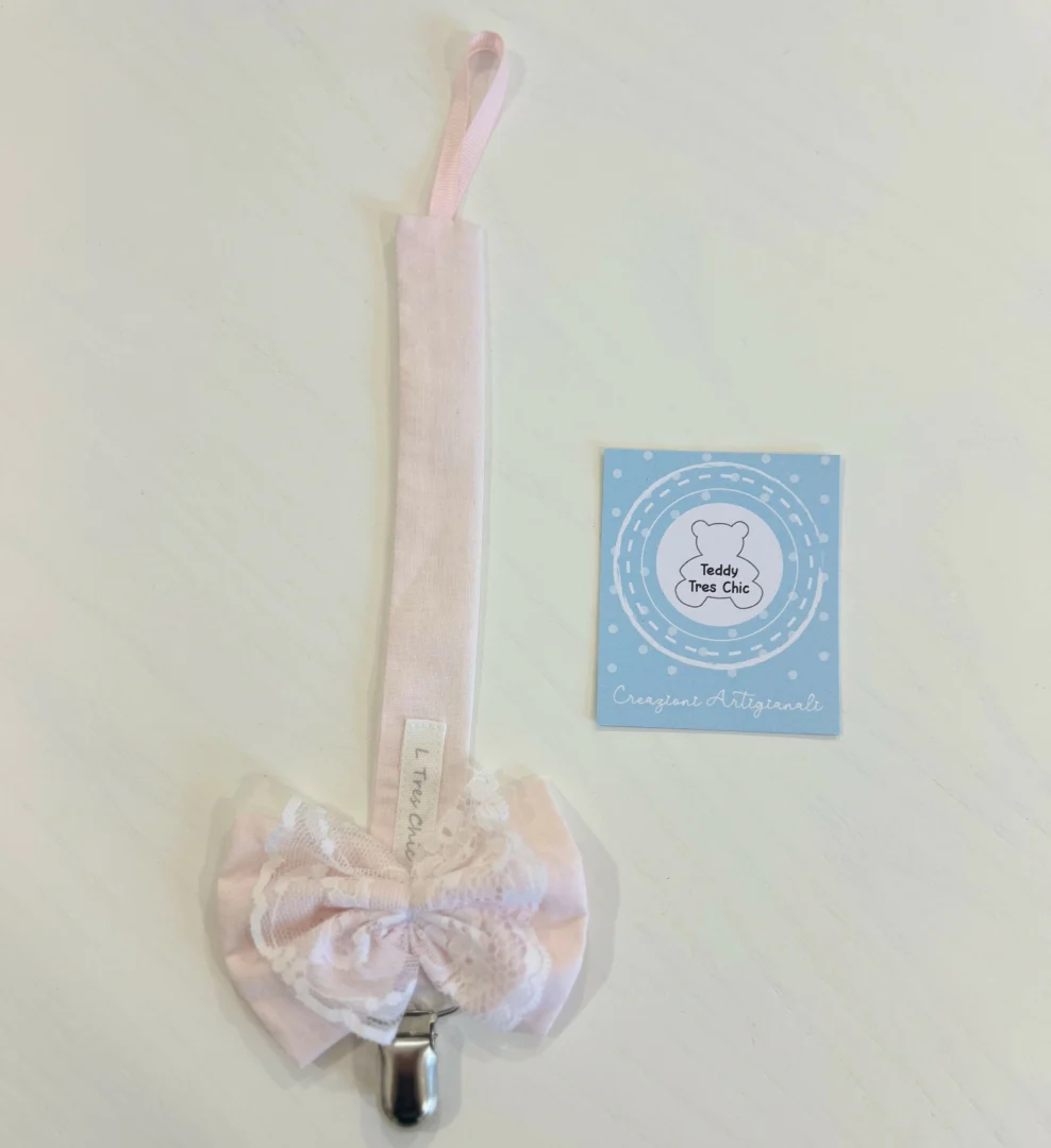 Catenella Portaciuccio rosa con fiocco pizzo Catenella Portaciuccio rosa con fiocco pizzo