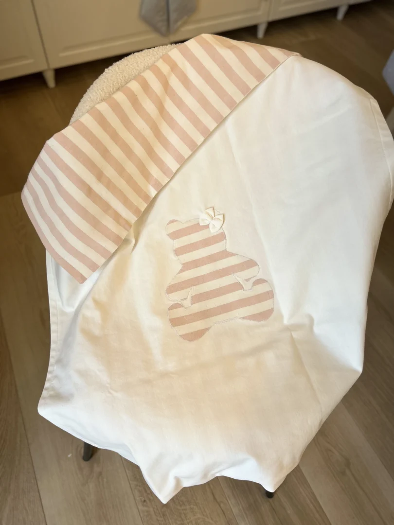 Copertina duble-face panna e rosa a righe Copertina duble-face panna e rosa a righe