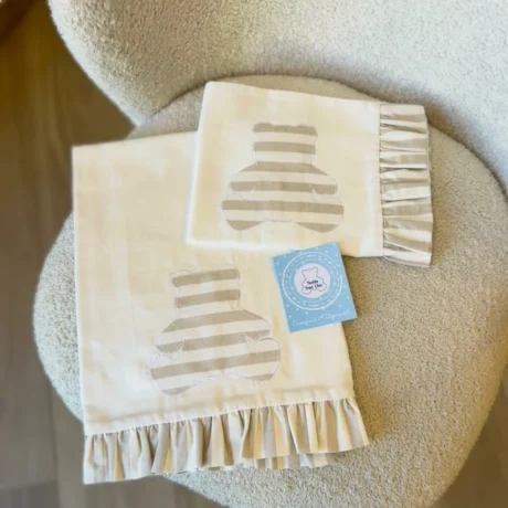 Set lenzuola con orsetto a righe larghe neutro